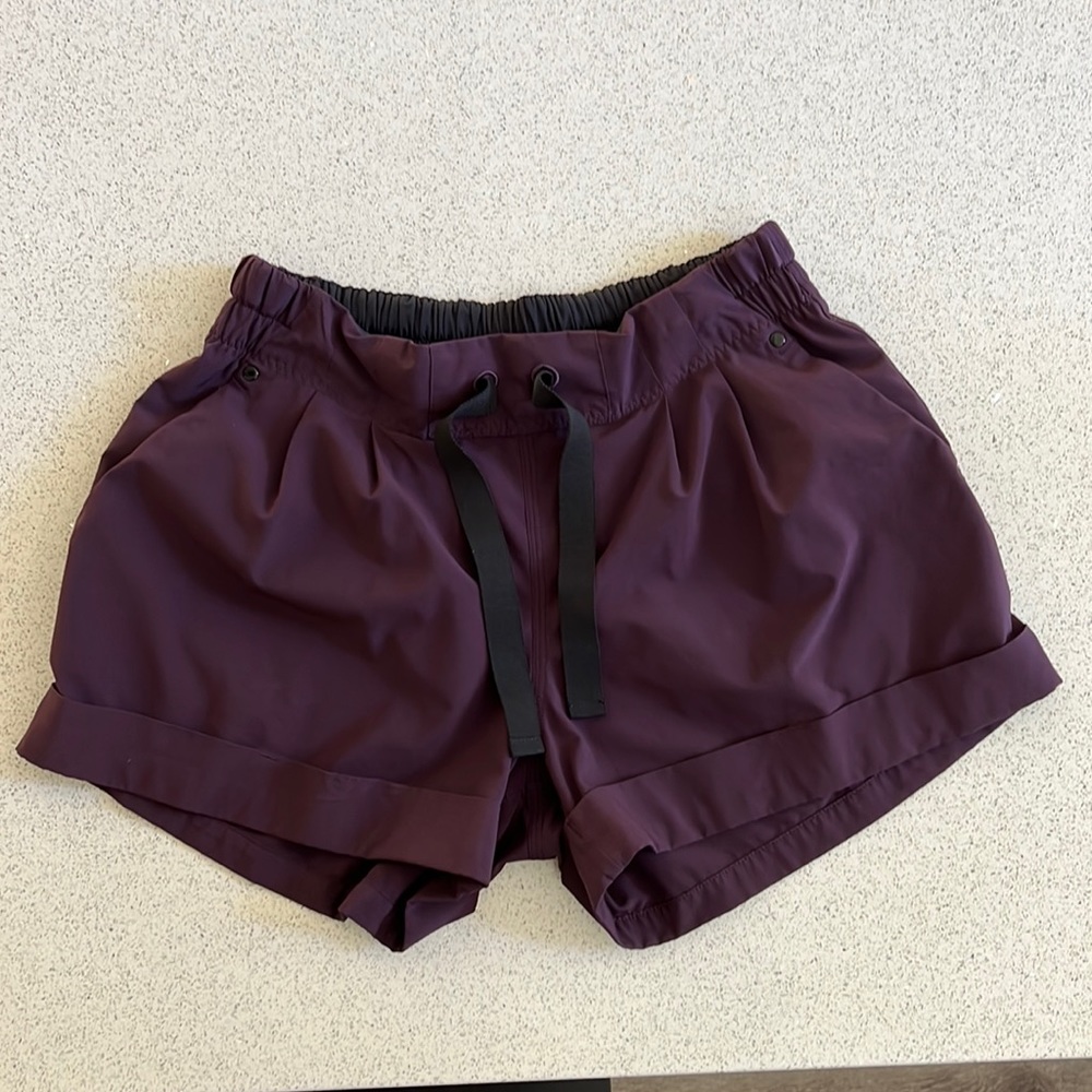 Lululemon Spring Break Away Short sz 6
